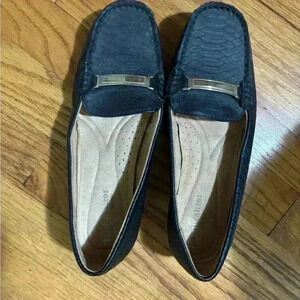 Naturalized black loafers size 7 1/2